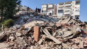 Un sismo de 5,9 grados siembra el pánico en Turquía