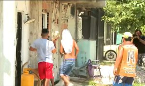 Rosario: familiares y vecinos del niño asesinado atacaron la vivienda del presunto narco