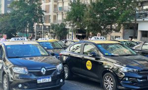 Choferes de taxis y remises vuelven a confirmar un paro y corte en la Autovía 2 este viernes