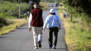 Salud y estilo de vida: tres beneficios claves de salir a caminar