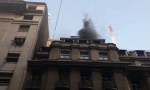 Evacuan el Ministerio de Economía en medio de un principio de incendio
