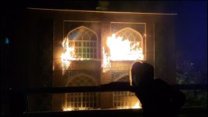 Protestas en Irán: Incendian un centro religioso