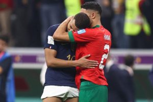 Kylian Mbappé consuela a Achraf Hakimi tras ganar la semifinal de la Copa del Mundo: “Hiciste historia”