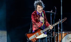 Música: Ron Wood y su rol fundamental como guitarrista los Rolling Stones y Faces 