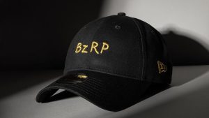 Bizarrap lanzó a la venta su gorra y su video recorre las redes: ¿lo viste?