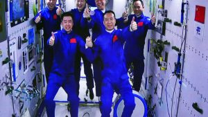 Tres astronautas chinos se incorporan a la estación espacial Tiangong