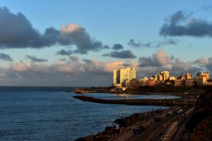 Bajo las nubes: El clima en Mar del Plata