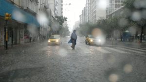 Emiten alerta meteorológico por fuertes tormentas en 11 provincias argentinas