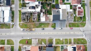 Demuelen una construcción abandonada en Mar del Plata que era usada como “aguantadero”