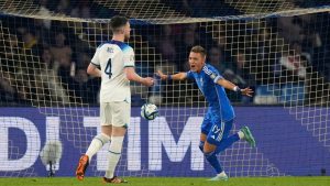 Mateo Retegui se estrenó con un gol en su debut con Italia pero no alcanzó para vencer a Inglaterra