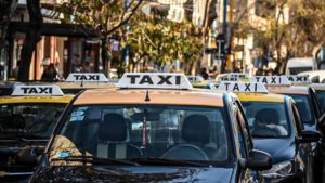 Los taxistas denunciarán la falta de control a las aplicaciones de transporte