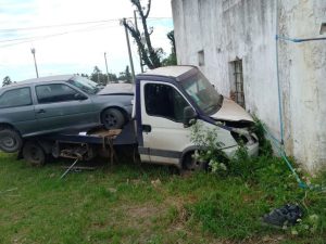 Impactó con una casa mientras manejaba una grúa