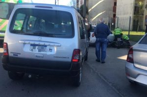 Una camioneta atropelló a un motociclista en la Avenida Constitución