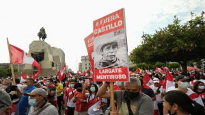 Perú: Tensión con la policía en una manifestación en favor de Pedro Castillo