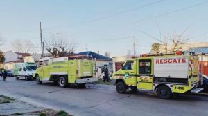 Rescataron a unos ancianos de su casa mientras se les prendía fuego