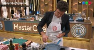 Mariano Martínez fue invitado a MasterChef para ser el ayudante especial de los participantes