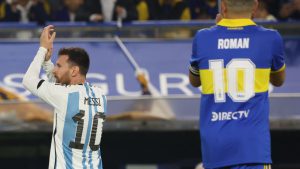 Messi fue ovacionado en La Bombonera durante la despedida de Riquelme
