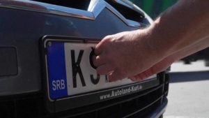 Kosovo rechazó atrasar la fecha límite para el cambio de patentes serbias