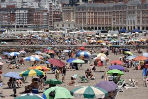 Un joven fue detenido tras robar objetos en la playa Popular de Mar del plata