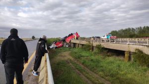 Volcó un camión de Andreani en la autovía 2