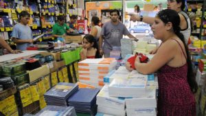 Regreso a clases: compras anticipadas y aumentos de hasta el 121% en los útiles escolares