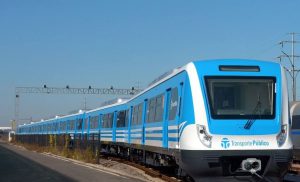 Fila de hasta 200 metros para sacar pasaje de tren en Mar del Plata