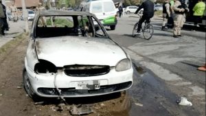 Insólito: Prefirió prender fuego el auto antes de que se lo secuestren