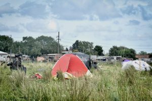 El oficialismo solicita quitarle los planes sociales a los usurpadores de tierras