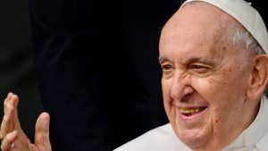 El Papa Francisco fue operado con éxito del abdomen