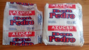 Se prohíbe la venta de una marca de azúcar por contener “piedras y otros objetos extraños”