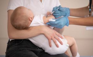 Despliegan 15 postas itinerantes para vacunar a niños con la triple viral y contra la poliomielitis