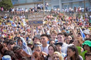 “Dibu” Martínez en Mar del Plata: ya son miles los marplatenses que esperan al arquero campeón