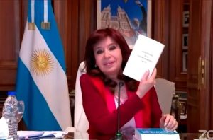 Causa Vialidad: Cristina Kirchner pidió investigar a los fiscales y vinculó el juicio con el atentado