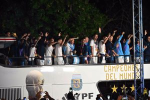La Selección Argentina llegó al país con la copa entre las manos