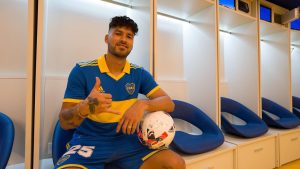 Fútbol: Boca Juniors presentó su primera incorporación