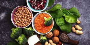 Diez alimentos ricos en proteínas que no pueden faltar en una dieta saludable según científicos de Harvard