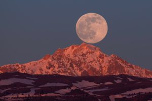 Primera luna llena del año: que es y cuando ver la particular “Luna de Lobo”