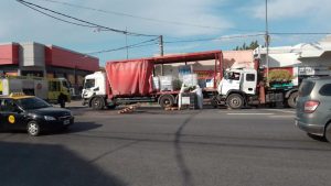Mar del Plata: chocaron dos camiones con derrame químico