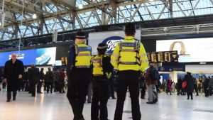 Inglaterra: un informe oficial condena y exige reformas para la policia de Londres