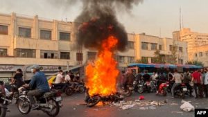 Irán: Al menos 12 muertos tras una nueva jornada de protestas en todo el país