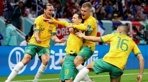 Australia triunfo ante Dinamarca y está en octavos