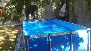 Crimen en San Miguel: una pareja se separó, él quiso llevarse la pileta de lona y ella lo apuñaló