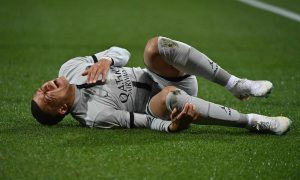 El peor partido de Kylian Mbappé: erró dos penales y se lesionó