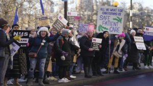 Reino Unido se enfrenta a su primera huelga de enfermeras
