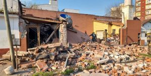 Se derrumbó una casa en San Miguel tras una explosión