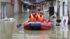 Decenas de muertos y cientos de evacuados tras las inundaciones en China y Nueva Zelanda