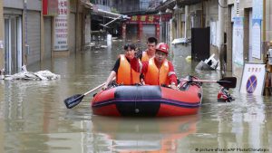 Decenas de muertos y cientos de evacuados tras las inundaciones en China y Nueva Zelanda