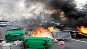Reforma de pensiones de Francia: varios incendios bloquean el tráfico en Rennes