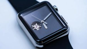 Un creador de contenido construyó un Apple Watch mecánico con basura electrónica