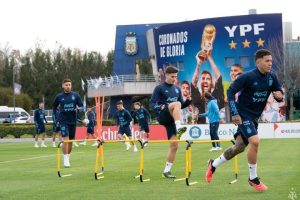 Lionel Messi llegó a Ezeiza y la Selección Argentina ya tiene el plantel completo para empezar las Eliminatorias